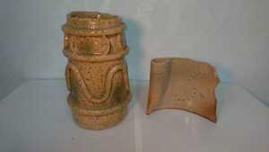陶器(縄帯紋様花器と一輪挿し)
