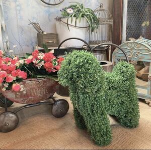 Antique garden/アニマルオーナメント/ dog topiary/ワンちゃんトピアリー #店舗什器 #西洋庭園 #オーナメント #アンティークstyle 