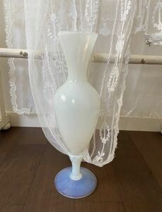 フランスヴィンテージ オパリンガラスのフラワーベースA オパリングラスアンティークブロカントビンテージ蚤の市ピッチャー一輪挿し花瓶