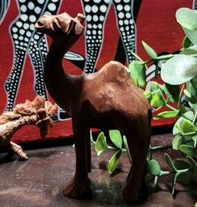 アフリカ サハラ モロッコ産 ヒトコブ駱駝　らくだ 木彫り置物 オブジェ 骨董アニマル 高さ15㎝♪