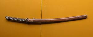 軍刀拵　竹光　革鞘 柄：約25.5cm 刃長:約74cm 竹光刃渡り 木刀 模造等
