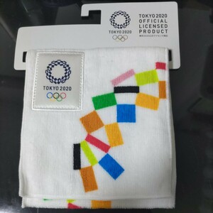 東京オリンピックパラリンピック　エンブレムポケット付きタオル　未使用　コレクション　貴重な品です。　ミニハンカチ