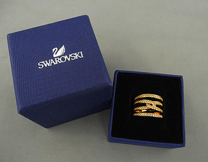 （37）SWAROVSKI スワロフスキー リング 11号　指輪　ローズゴールド　クリスタル　中古　5140094　52　国内保証書