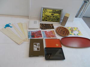 NHK折々のうたカセットテープ、短歌用語辞典、漆器切手盆、盆、切り絵などのセット