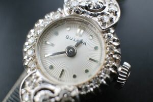 最高逸品 鑑定書付 Bulova ダイアモンド 手巻き 腕時計 1959年 ケース14K(純金58.5%) ゴールド レディース ジュエリー 宝石 ビンテージ