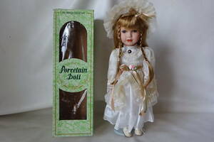 Porcelain Doll/THE PRINCESS COLLECTION【ポーセリンドール/プリンセスコレクション/ホワイトレースのドレスを纏ったブロンド髪の少女】